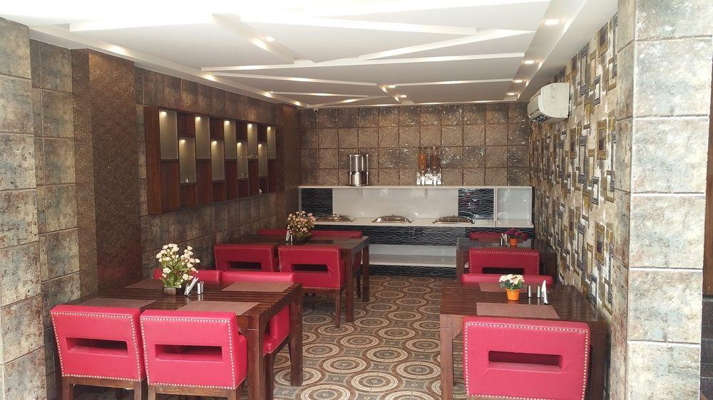Hotel Sunstar Heritage Delhi  Exteriör bild