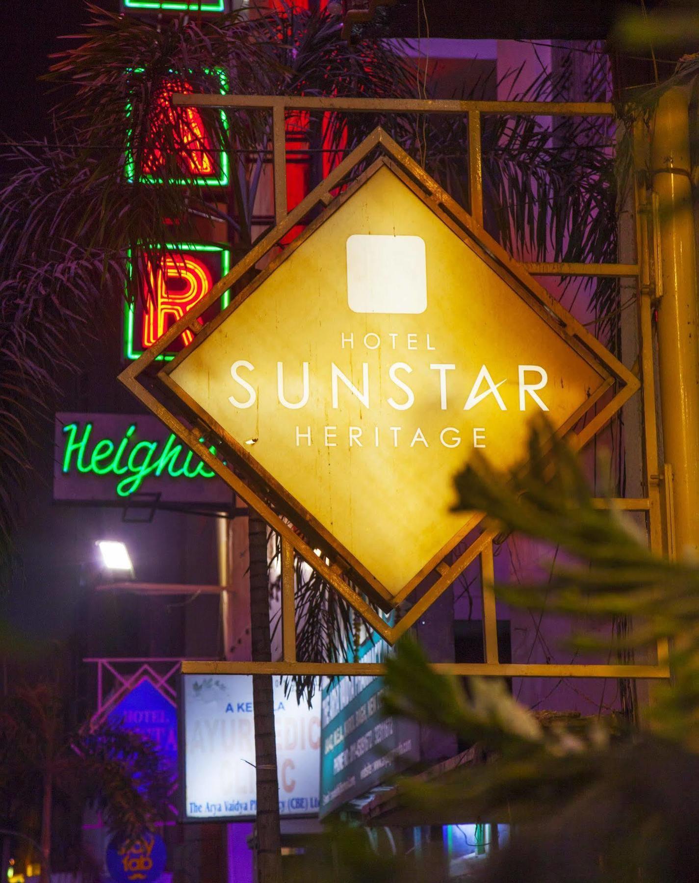 Hotel Sunstar Heritage Delhi  Exteriör bild
