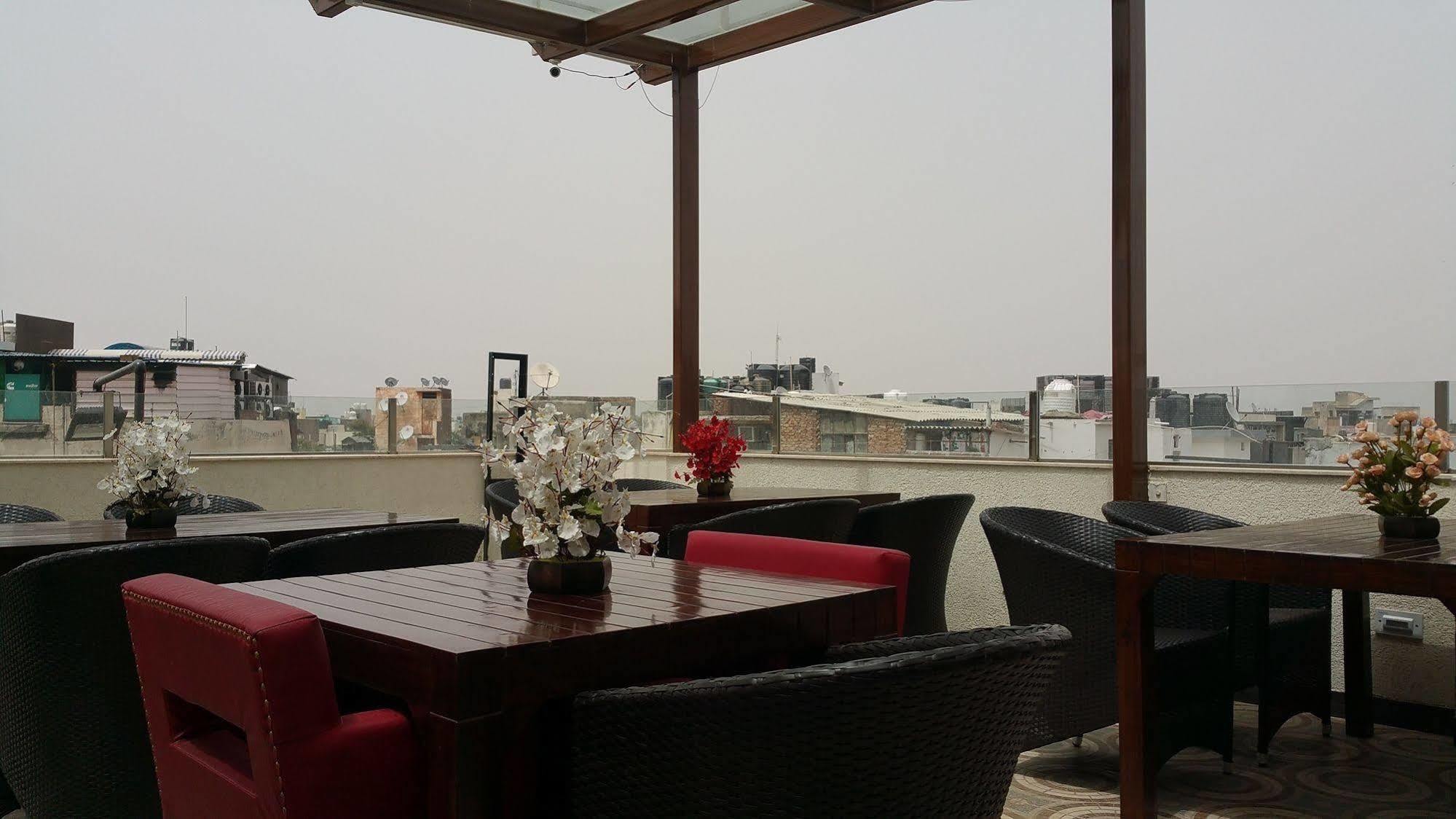 Hotel Sunstar Heritage Delhi  Exteriör bild